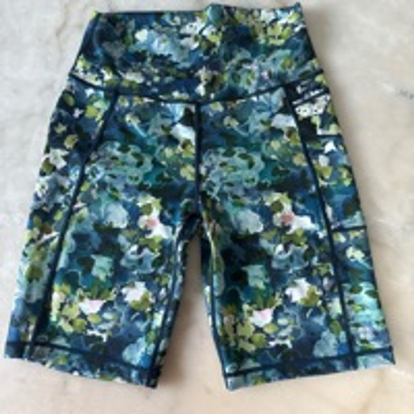 Sweaty Betty Super Sculpt 8" Sustainable Cycling Shorts Sz S Green Blue Printed - Picture 2 of 13